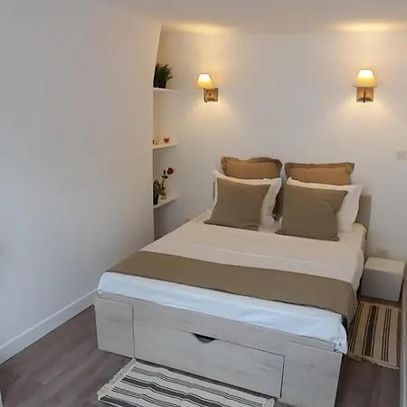 Apartment 8 Eme 2 Pieces Metro Miromesnil